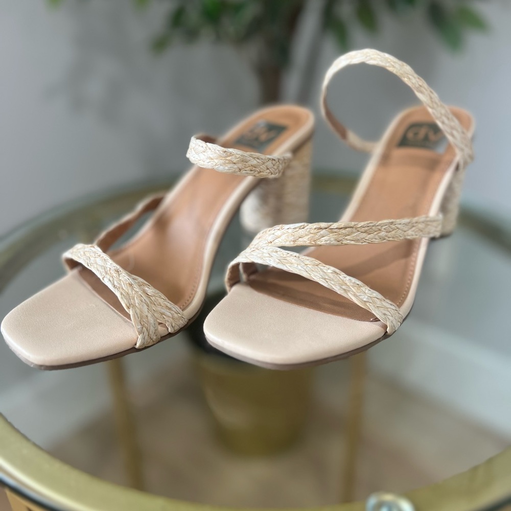 Dolce Vita Minnee Sandals 👡